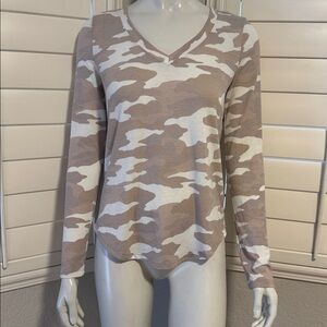 SO V-Neck Long Sleeve Camo Tee - Beige & White
